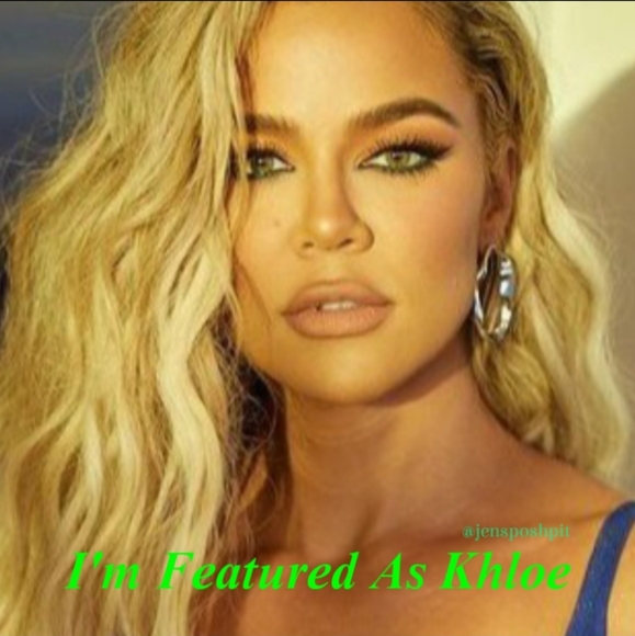 11/1 - Sat - Kardashian Share Group - Picture 10 of 16